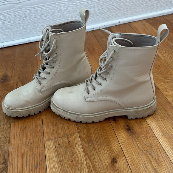 Women’s Cream Size 7/8 Tie up H&M Boots - Picture 3 of 7